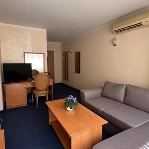 Central Plaza Hotel